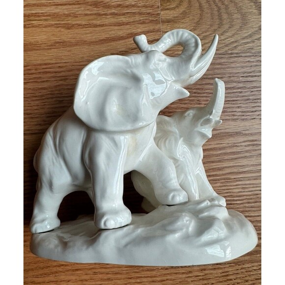 Vintage Elephant Figurine‎ Mother & Baby Trunk Up Porcelain  5X6 Inches Japan - Picture 4 of 9